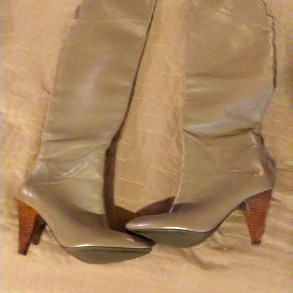 size 6 1/2 leather tan guess boots